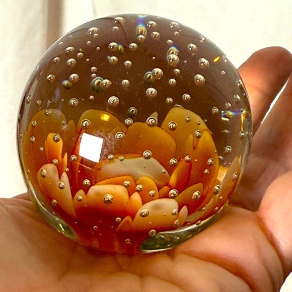 Vintage Controlled Bubble Orange/Peach Peony Paperweight Art Glass - Picture 3 of 4